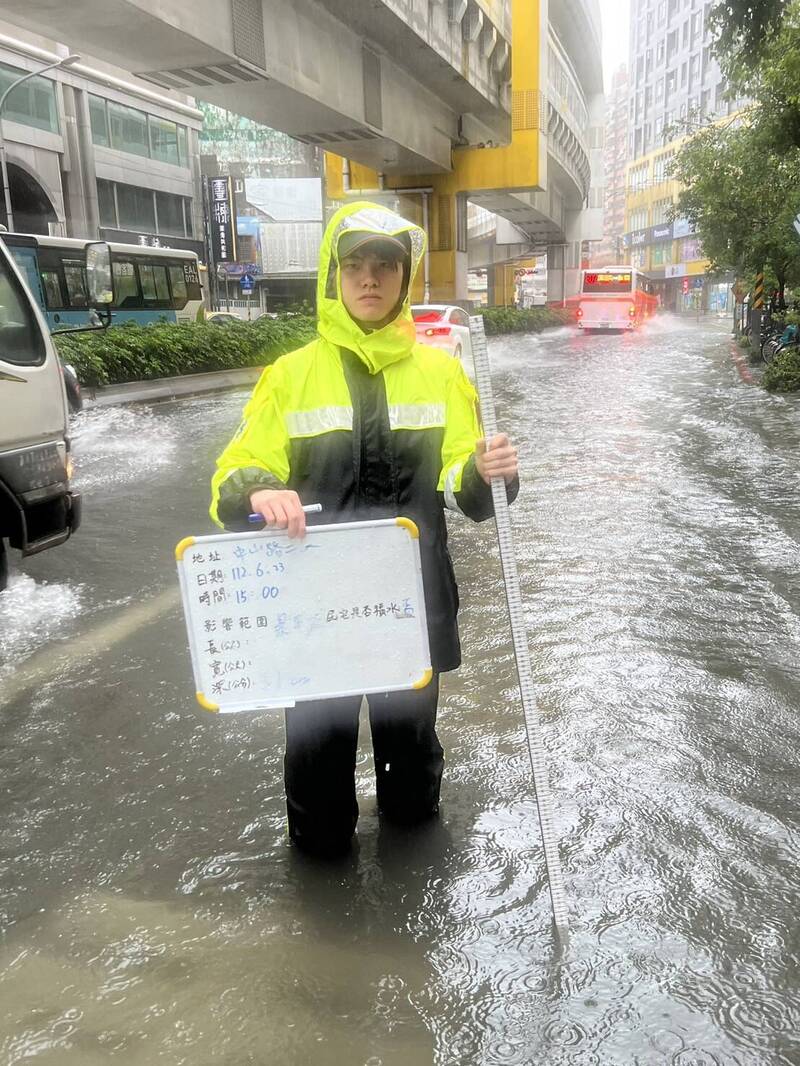 Hujan Deras Mengguyur Kota Taipei dan New Taipei, Beberapa Titik Dilaporkan Tergenang Air