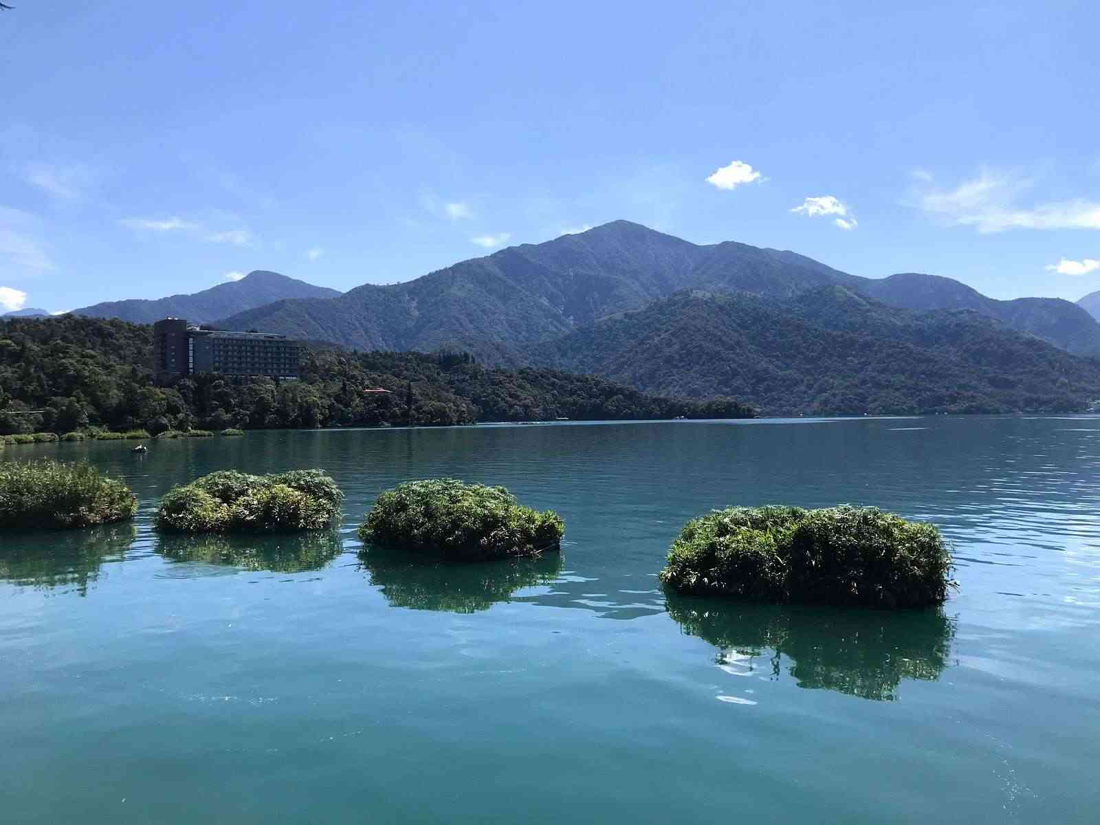 Sering Diguyur Hujan Deras Saat Menjelang Siang, Kawasan Sun Moon Lake Muncul Fenomena Pelangi Kembar