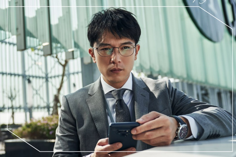 3 Zodiak yang Ga Tahan untuk Intip Ponsel Pasangan
