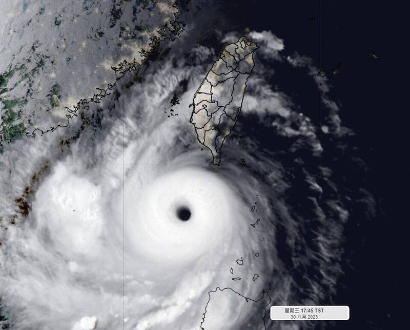 Taifun Saola Berbelok Meninggalkan Taiwan