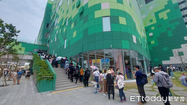 Libur Taifun, Pusat Perbelanjaan Taichung Tetap Buka