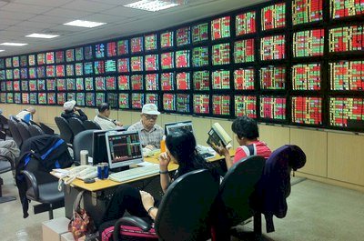 Diberlakukan Invest Dengan Multi-Mata Uang Bagi Klien OBU
