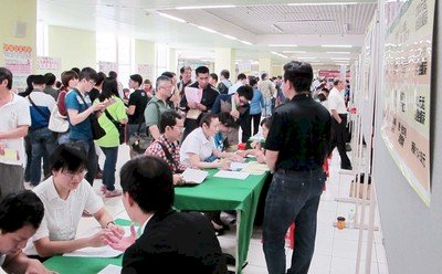 Tambahan Libur 6 Hari  Pebisnis : Melemahkan Daya Saing