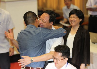 Rapat Pertemuan Dengan Konsultan Generasi Muda, PM Jiang Harapkan Adanya Peranan Menjembatani