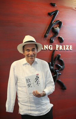 Peraih Penghargaan Tang Albie Sachs Berkunjung ke Taiwan