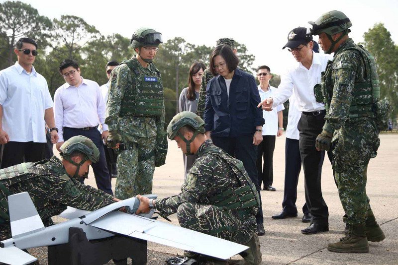 Gaji Tentara, PNS dan Guru Naik?  PM Chen Berharap Mendapat Tanggapan Positif
