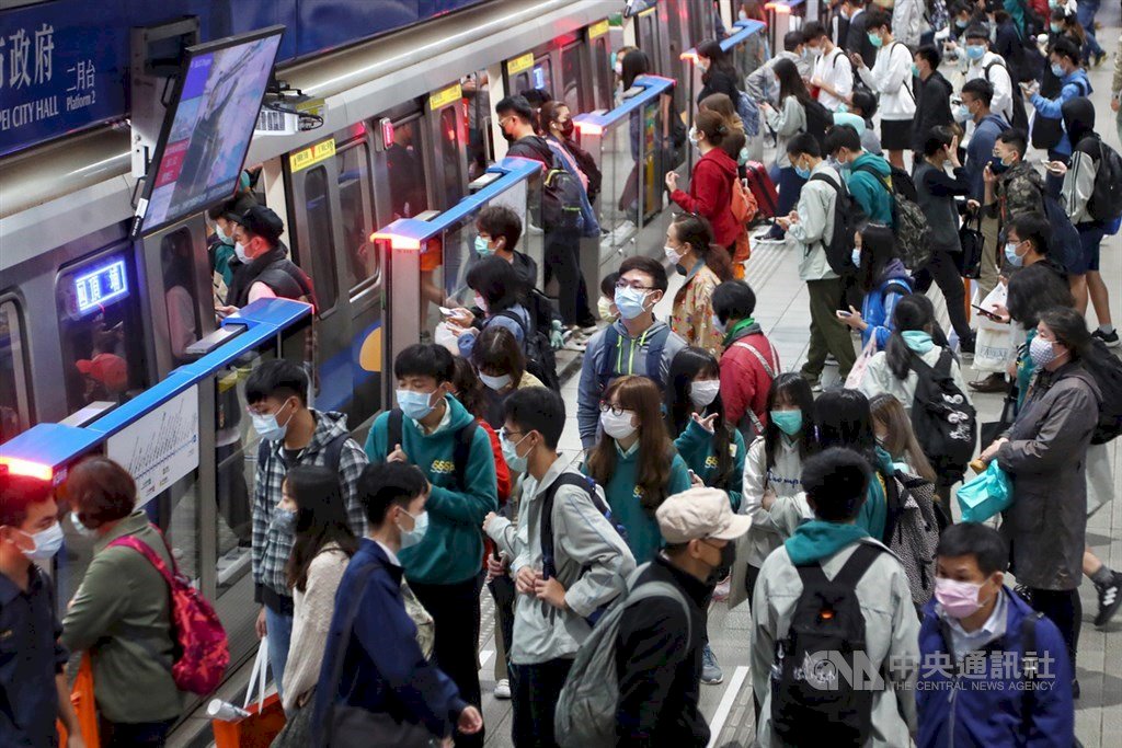 Per 9 April Naik Bus Umum atau MRT Diwajibkan Kenakan Masker