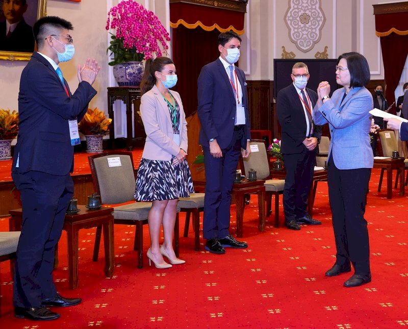 Kartu Emas Ketenagakerjaan Presiden Tsai Ing-wen: Prespektif Global Industri Taiwan