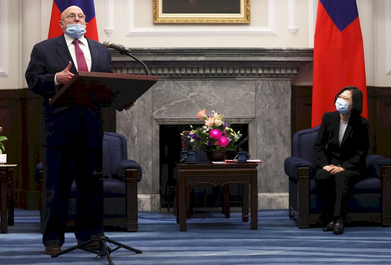 Bertemu Chris Dodd, Presiden Tsai Ing-wen: Ancaman Militer RRT, Taiwan Siap Bekerja Sama Menghadang Tindakan Provokatif