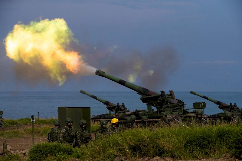 Simulasi Latihan Militer Hankuang di Pelabuhan Fenggang