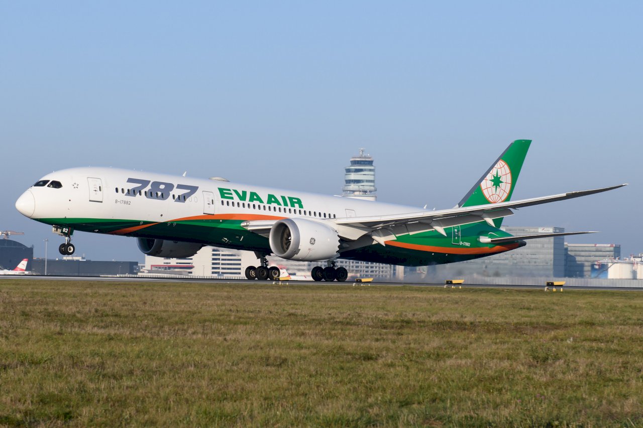 CAA Jatuhkan Sanksi Kepada EVA AIR NT$ 2 Juta dan Pilot EVA NT$ 400 Ribu Akibat Langgar Prokes