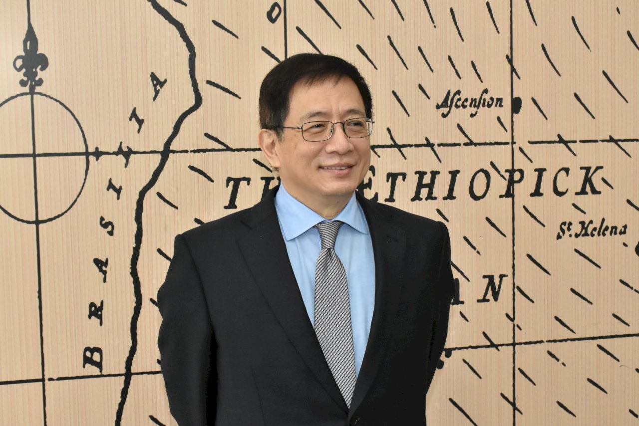 Kuan Chung-ming Tidak Meneruskan Jabatannya sebagai rektor NTU