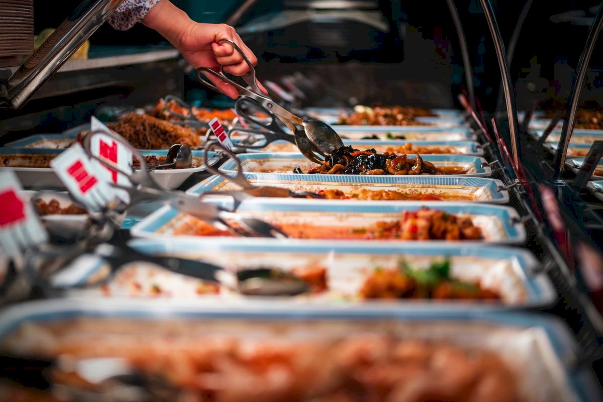 Apa benar warga Taiwan suka makan buffet 