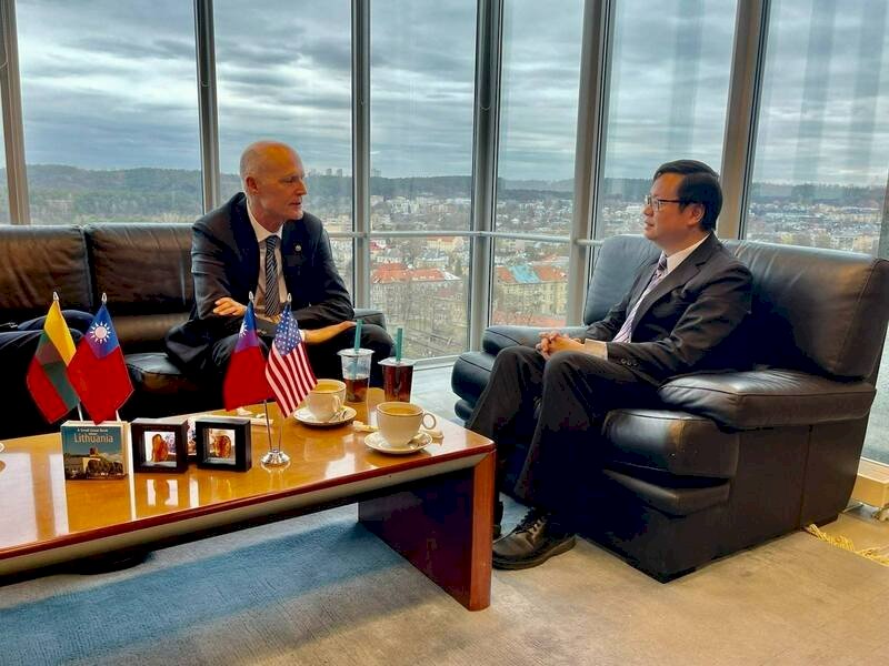 Senator AS Mendukung Taiwan, Mengunjungi Kantor Perwakilan di Lituania