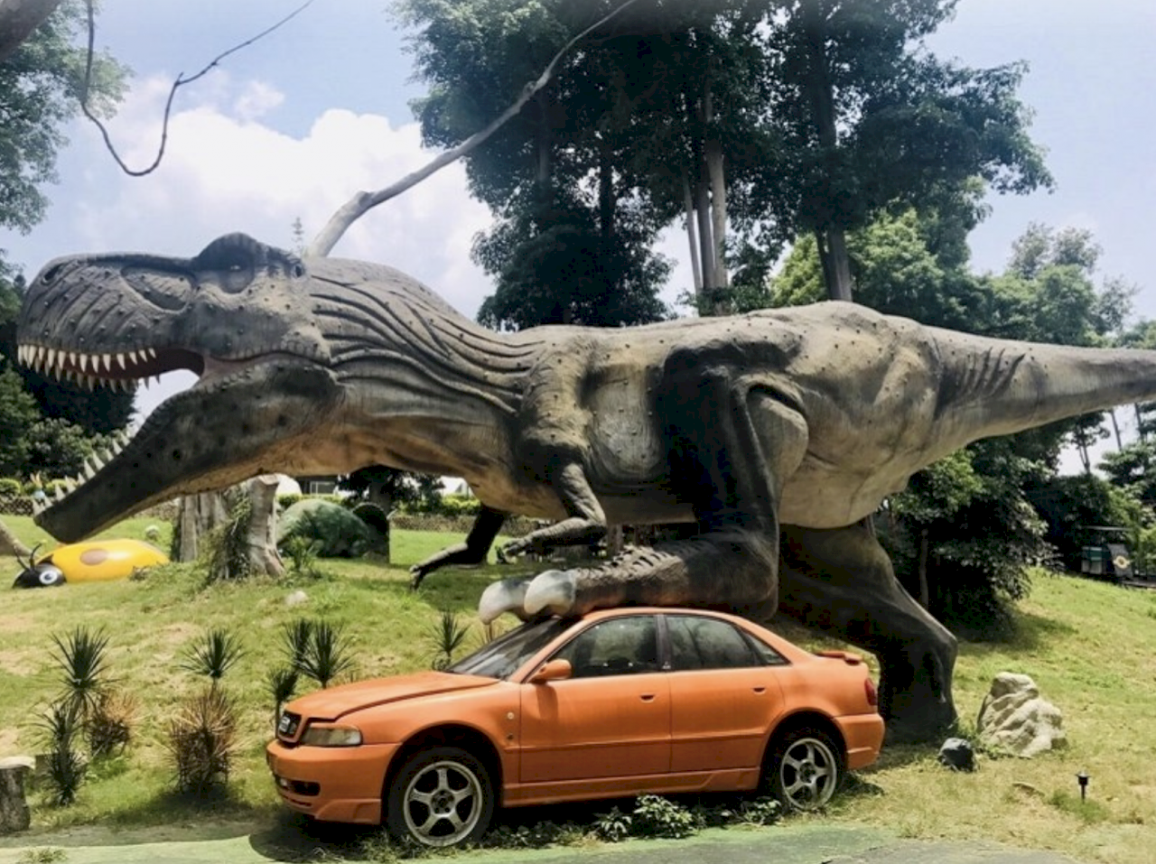 Taman Dinosaurus