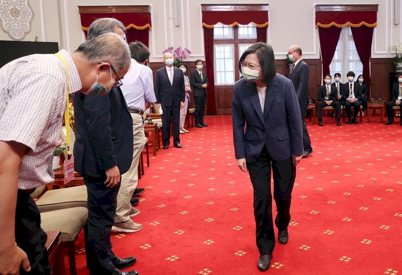 Bertemu Tim Pameran Sains Internasional  Pres. Tsai: Kembangkan Taiwan dengan Kekuatan Sains