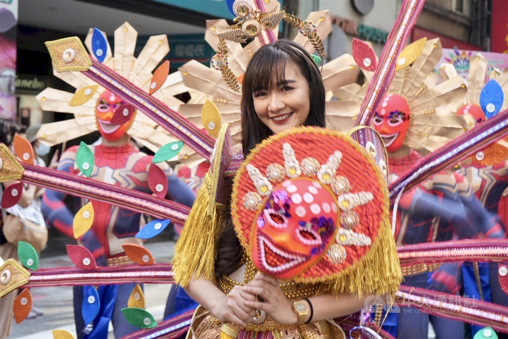 Pawai Festival Masskara Kembali Digelar, Membawa Senyum ke Taipei