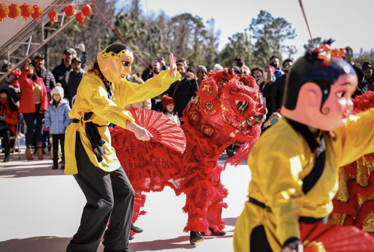 Perayaan Tahun Baru Imlek, Istilah Chinese Menjadi Lunar Menjadi Kontroversi