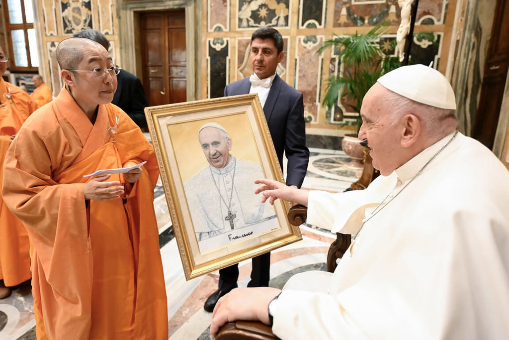 Paus Fransiskus Bertemu dengan Biksu Taiwan, Mendoakan Kedamaian Dunia