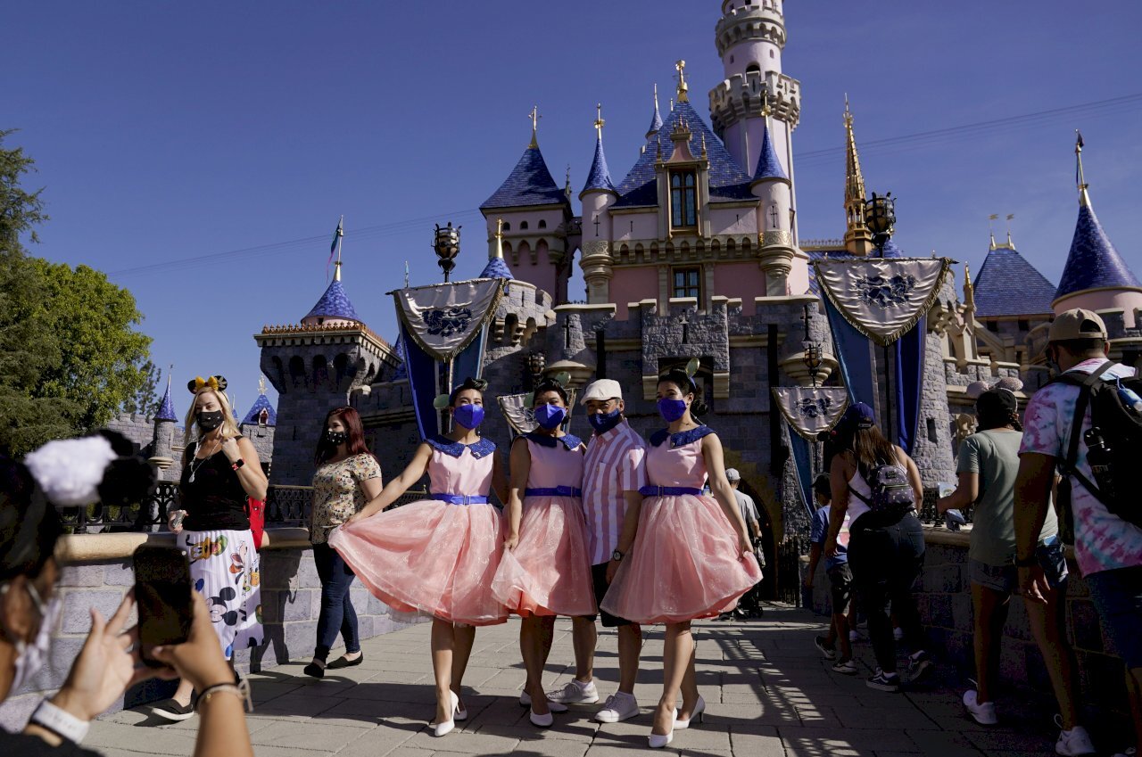 Disney PHK 7 Ribu Karyawan di Musim Panas