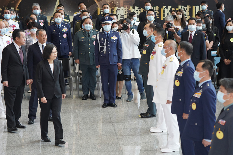 Presiden Hadiri Upacara Kenaikan Pangkat Perwira dan Menyatakan Harapannya untuk Tingkatkan Kualitas Keseluruhan Angkatan Bersenjata
