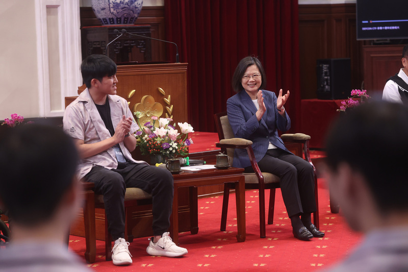 Presiden Tsai: Kembangkan Talenta Praktis untuk Meningkatkan Perlindungan Keamanan Informasi Taiwan