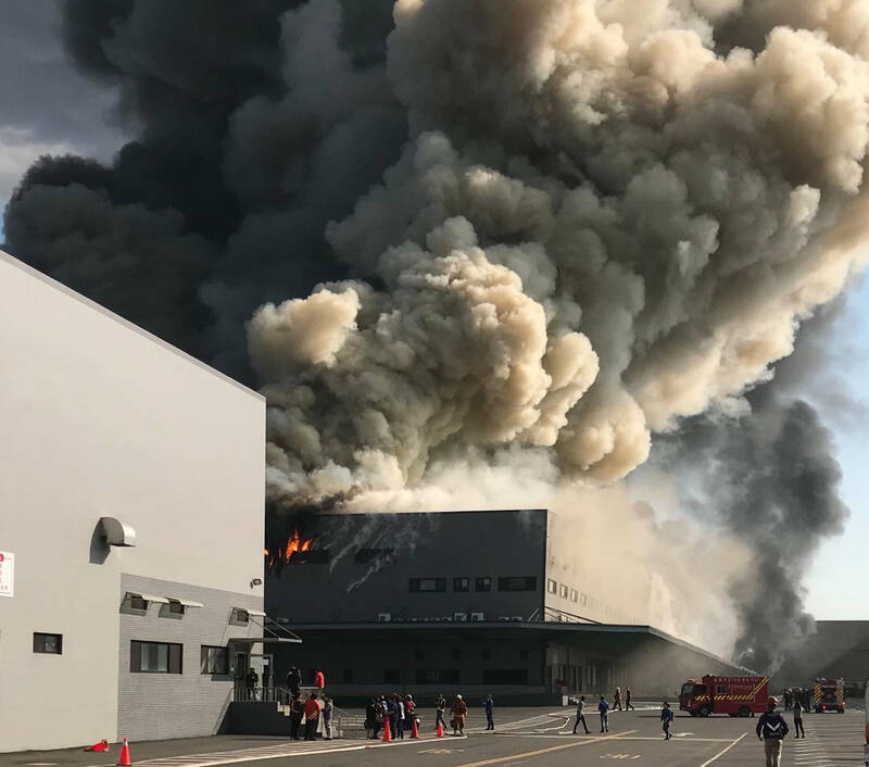 Gara-gara Puntung Rokok, Gudang Logistik Carrefour Kebakaran Hebat, Nilai Kerugian NT$ 3,9 Miliar