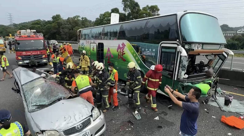 Kecelakaan Maut di Douliu, Bus Wisata Tabrak Mobil Sedan, 4 Orang Tewas dan 22 Orang Terluka