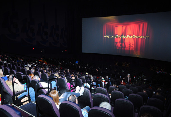 Penelitian: Nonton Film Dapat Membantu Mengekspresikan Diri dan Mengurangi Rasa Kesepian