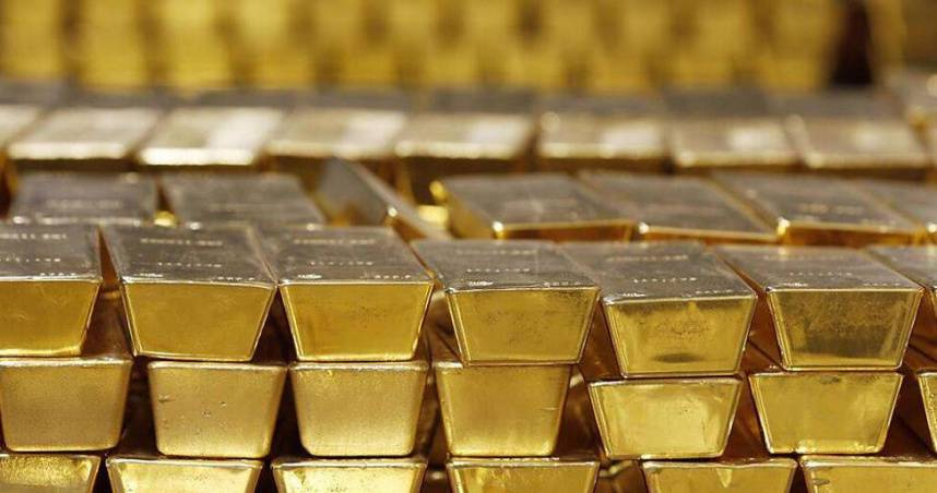 Harga Emas Jatuh di Bawah $2.000, Mencapai Titik Terendah 2 Bulan