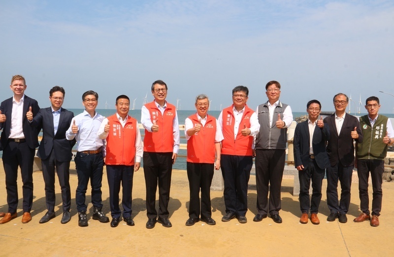 Rombongan inspeksi PLTA dipimpin oleh Perdana Menteri Chen Chien-jen (tengah)