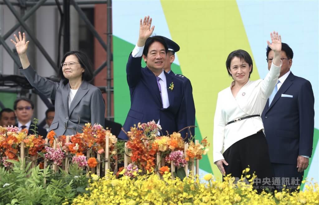 Usai Mengucapkan Sumpah Jabatan, Presiden Lai Mengantar Tsai Ing-wen Meninggalkan Istana Kepresidenan