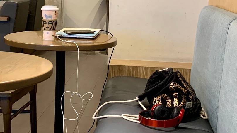 Di Taiwan, Ponsel dan Laptop Diletakkan Begitu Saja di Atas Meja dan Tidak Hilang Dicuri? Netizen Menjawab: Satu “Benda Ini” yang Paling Sering Dicuri