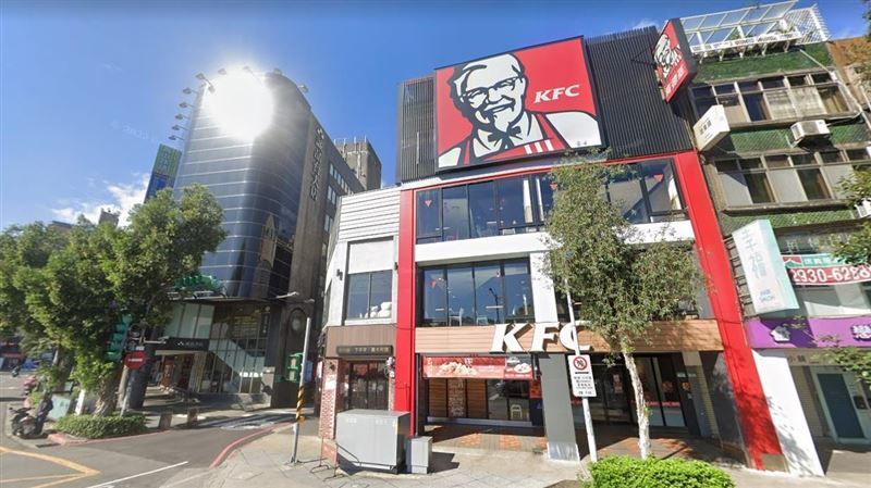 Berdiri 21 Tahun dan Menyimpan Banyak Memori, KFC di Gongguan Undur Diri