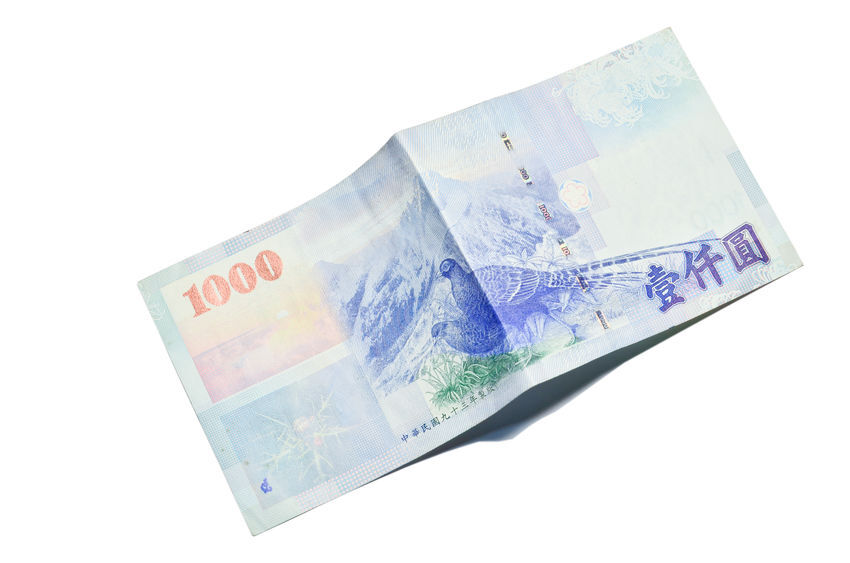 Uang NT$1.000 Seorang Wanita di New Taipei Jatuh! Wanita di Belakangnya Ketahuan Memungut dan Berpura-pura Tidak Tahu, Berakhir dengan Tuntutan