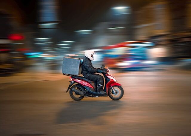 Di Taiwan, Berapa Upah Per Jam Jasa Pengantar Makanan? Uber Eats Perdana Ungkap Laporan