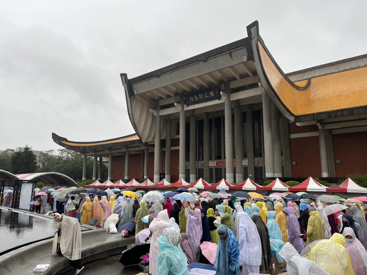 Idul Fitri 1446 H di Taipei: Antusiasme WNI Tinggi Meski Diguyur Hujan, Menaker Taiwan: Apresiasi Besar Terhadap Kontribusi PMI di Taiwan