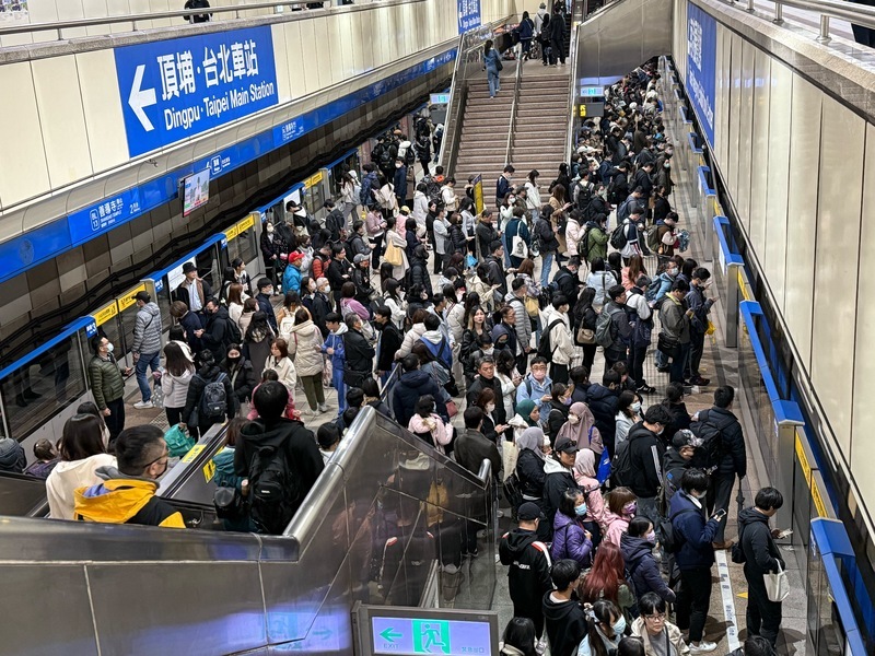 5 Masalah Utama yang Dihadapi Para Pekerja Komuter Taiwan