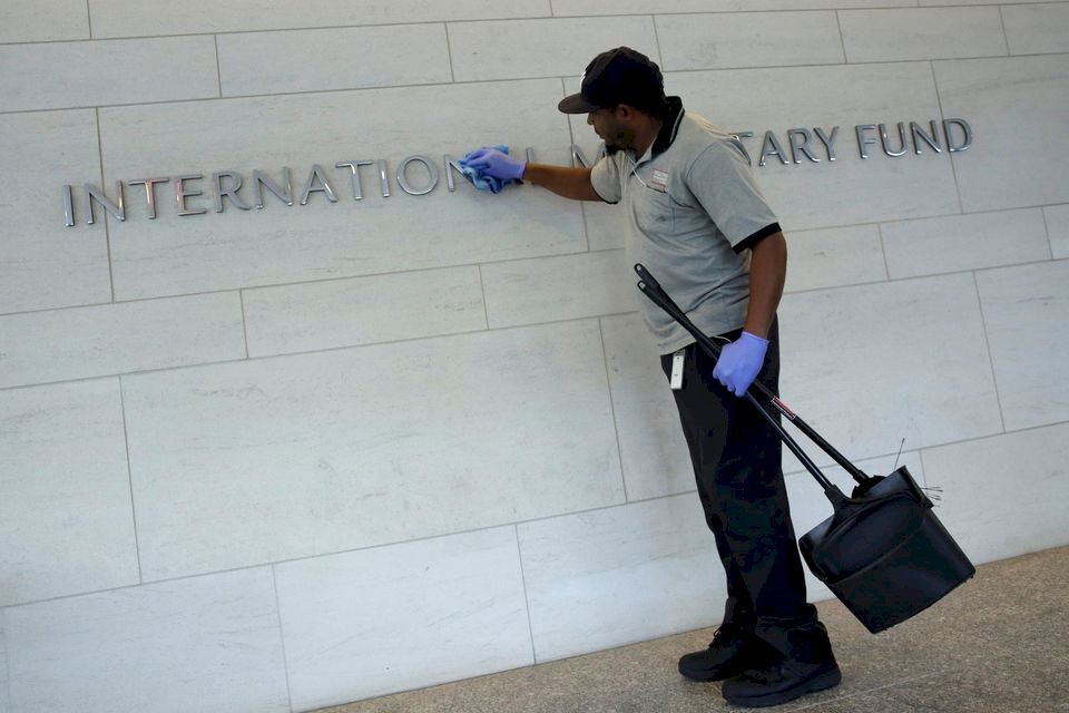 IMF Merevisi Turun PDB Menjadi 2,8%, Tarif Pajak Trump Jadi Risiko Kestabilan Ekonomi