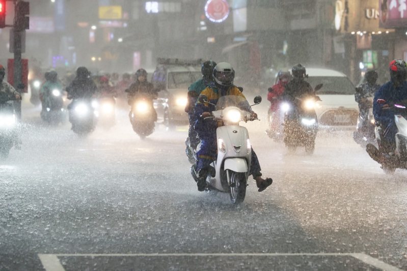 Seluruh Taiwan Diguyur Hujan Hari Ini, Ahli Cuaca: Waspadai Hujan Petir, Suhu di Utara Taiwan akan Sedikit Lebih Sejuk