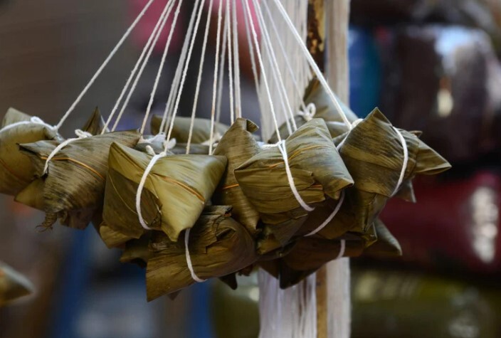 300 Relawan dari Klenteng Delin Bagikan 15 Ribu Bakcang Gratis